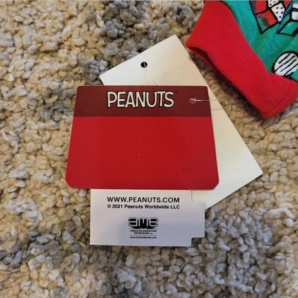 NWT 0-3months green peanuts Christmas sleeper - Picture 5 of 6
